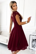381-5 LINDA - szyfonowa sukienka z koronkowym dekoltem - BORDOWA